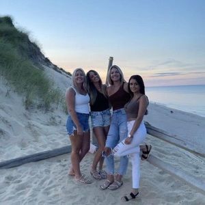 Meet your Posher, Marissa